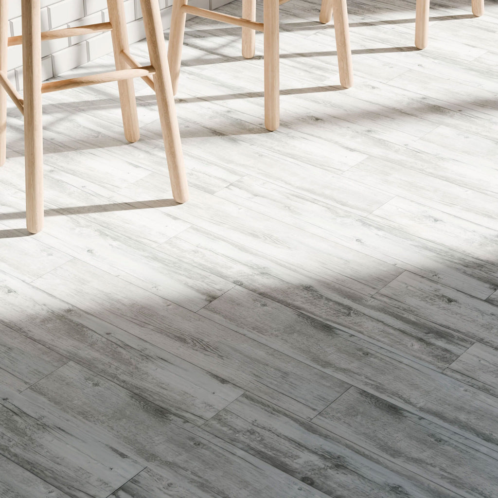 Lame PVC clipsable bois gris clair - décor bois - 122 x 18 cm - 4 mm