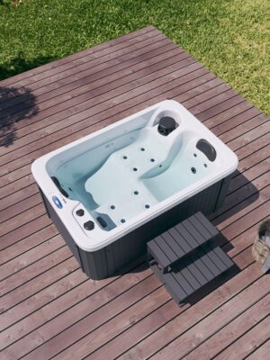 Spa Rectangulaire en Acrylique Gris – Modèle PS-J200 _ 2 Places Allongées avec 15 Jets Hydromassants